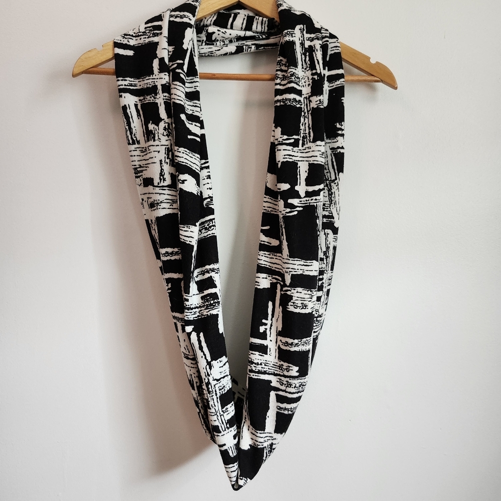 3/15 Infinity Scarf Black and White Patterned